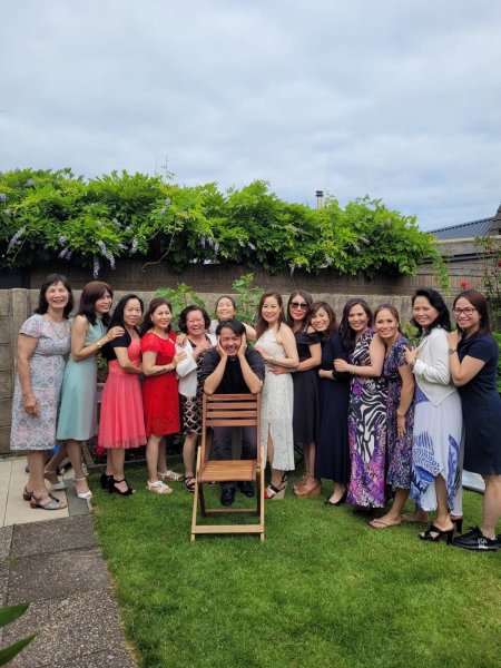 Chụp chung với cha Thái