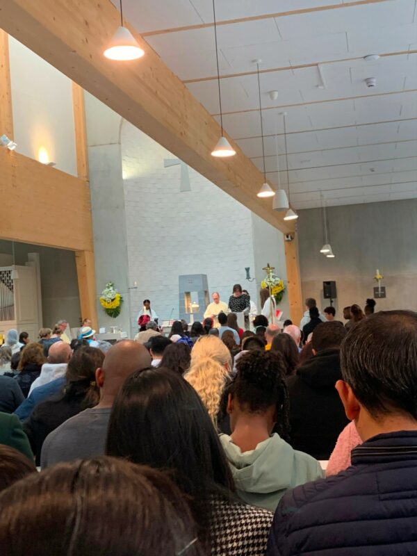 Các dân tộc Dâng của lễ 8