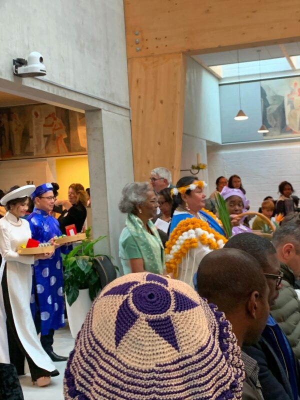 Các dân tộc Dâng của lễ 6